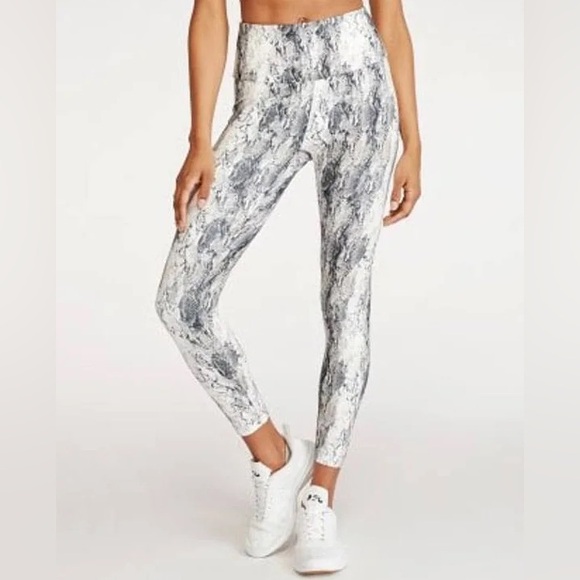 Like new! MPG sport leggings - snakeskin pattern - size M - Picture 9 of 10